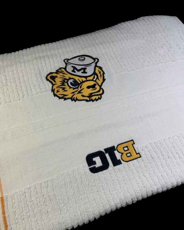 University of Michigan Mascot (2 Logos) Caddy towel / 44in x24 in (White)